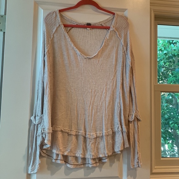 Free People We the Free sweater in ivory! Size xs but could fit xs-m - Picture 2 of 4